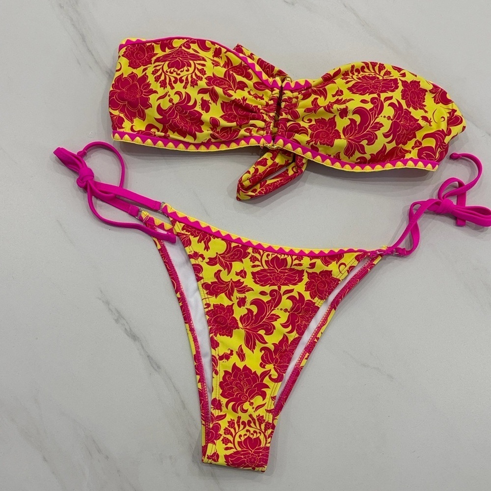 ⚠️‼️$10 CLOSET SALE ⚠️‼️ Vibrant Floral Strapless Bikini